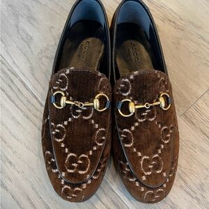 Unworn Gucci Velvet Brown Loafers with Gold Accents